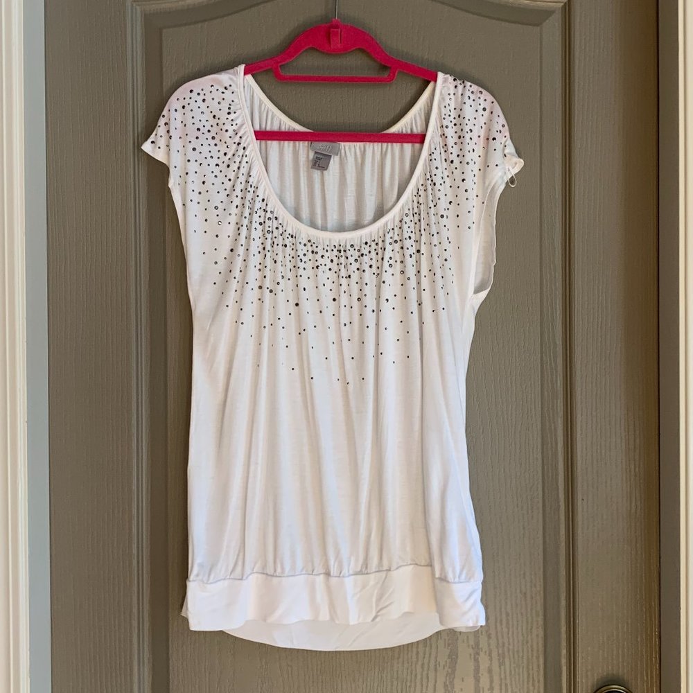 white capsleeve top